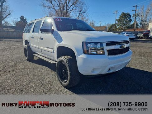 Used 2007 Chevrolet Suburban LT w/ LT Preferred Equipment Group image 1