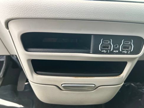 Used 2024 Chrysler Pacifica Touring-L FWD image 47