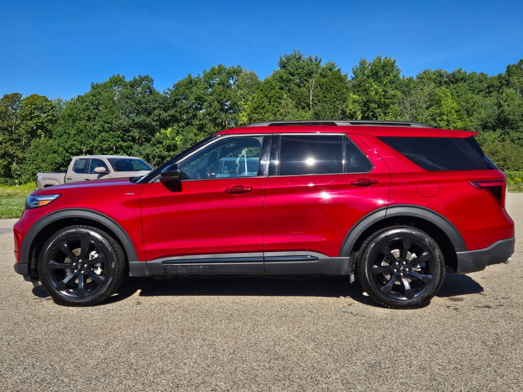 Used 2023 Ford Explorer ST-Line w/ Class IV Trailer Tow Package AWD/4WD image 2