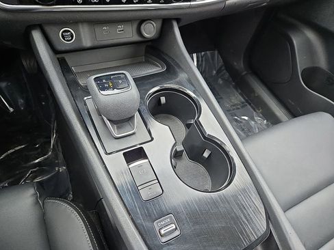 Used 2023 Nissan Rogue SV w/ SV Premium B Package image 30