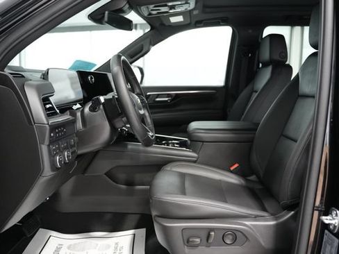 Used 2025 Chevrolet Suburban LT w/ Comfort Package AWD/4WD image 18