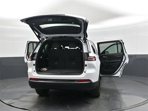 New 2025 Jeep Grand Cherokee L Altitude image 50
