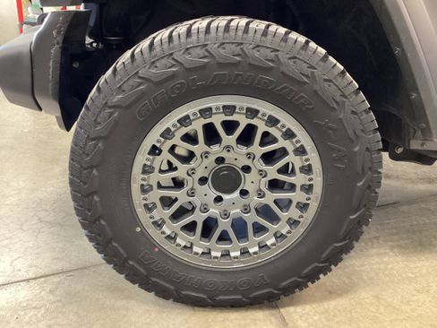 Used 2018 Jeep Wrangler Sport image 9