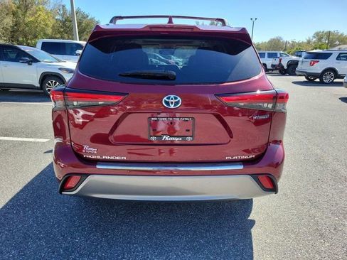 Used 2022 Toyota Highlander Platinum FWD image 11