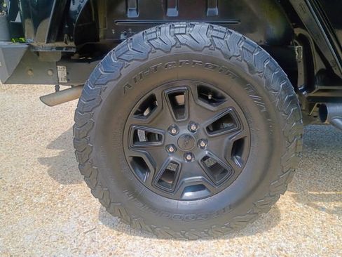 Used 2015 Jeep Wrangler Unlimited Sport w/ Quick Order Package 24S AWD/4WD image 17