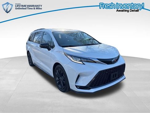 Used 2023 Toyota Sienna XSE image 1