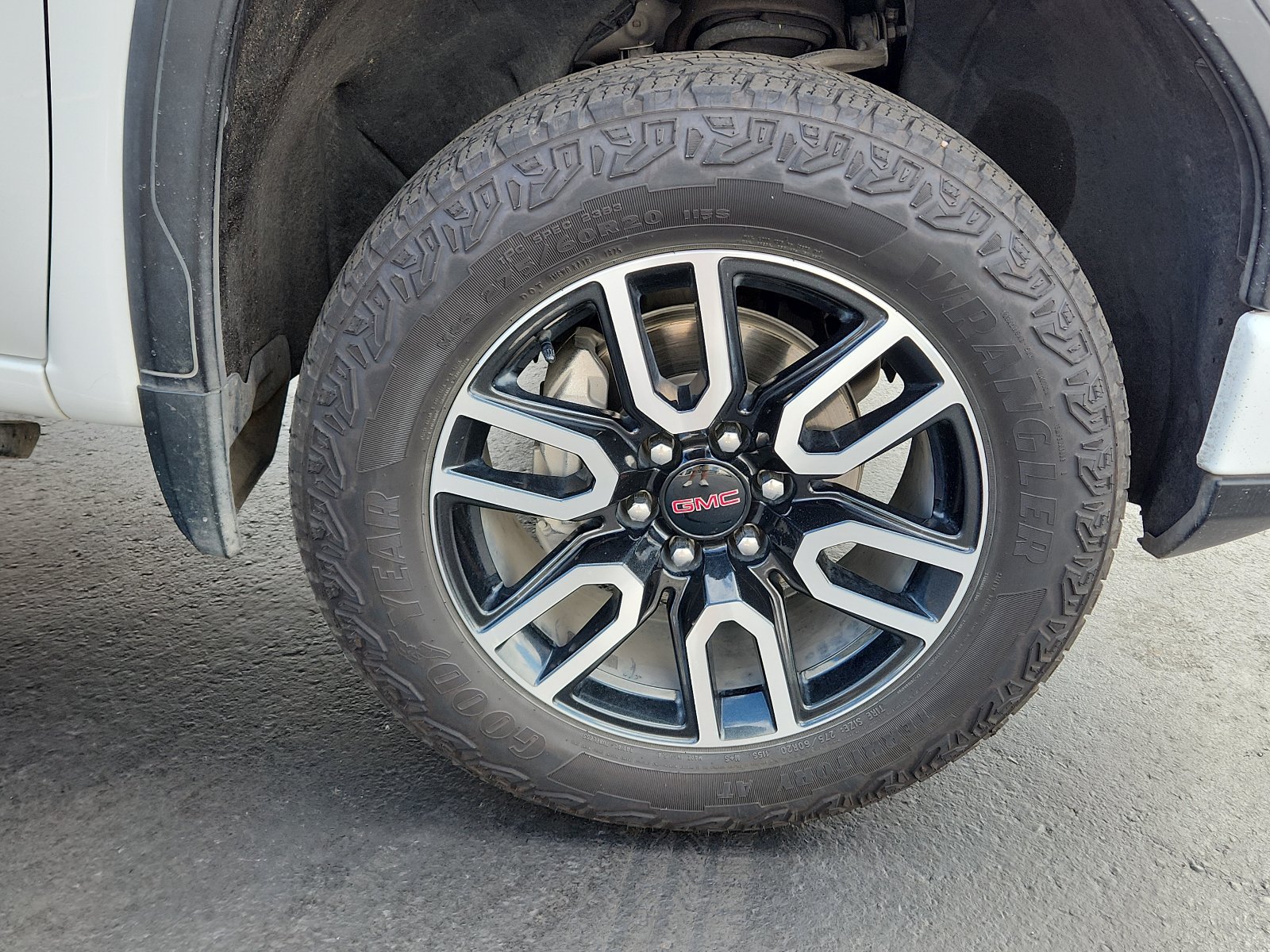 Used 2023 GMC Sierra 1500 AT4 w/ AT4 Preferred Package AWD/4WD image 8