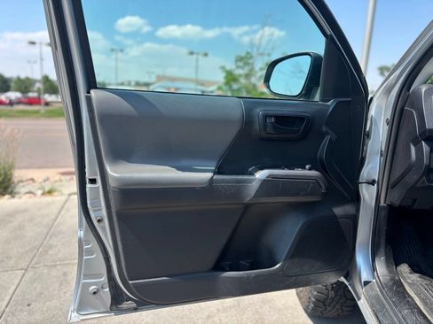 Used 2022 Toyota Tacoma SR5 AWD/4WD image 12