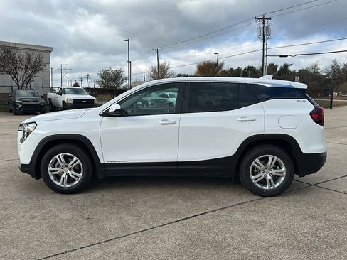 Used 2024 GMC Terrain SLE image 5
