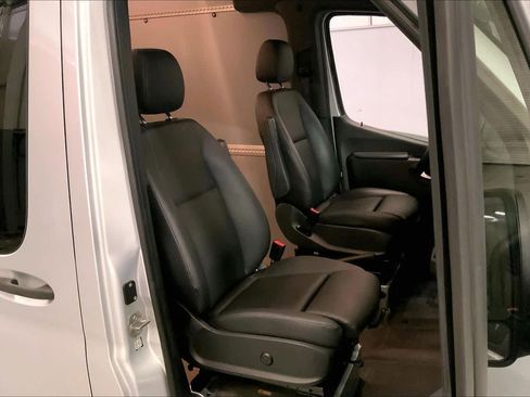Used 2021 Mercedes-Benz Sprinter 2500 image 11