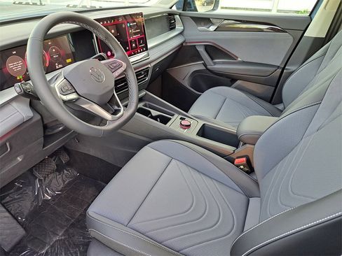 New 2026 Volkswagen Tiguan SE image 7