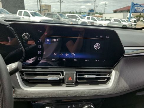 Used 2025 Chevrolet TrailBlazer LT AWD/4WD image 15