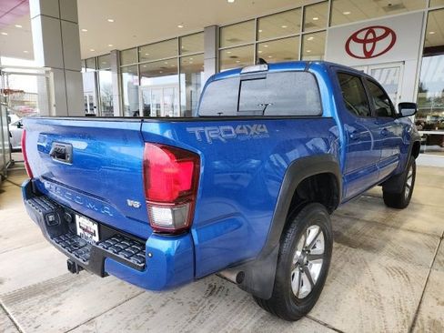 Used 2018 Toyota Tacoma TRD Off-Road w/ Technology Package AWD/4WD image 13
