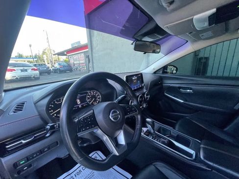 Used 2022 Nissan Sentra SR w/ SR Premium Package FWD image 9