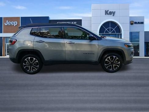 Used 2023 Jeep Compass Limited image 7