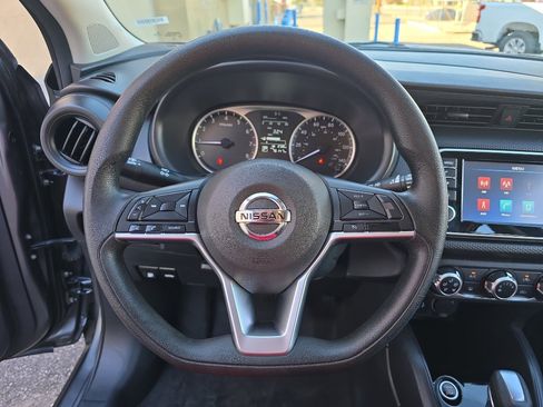 Used 2021 Nissan Kicks S image 12