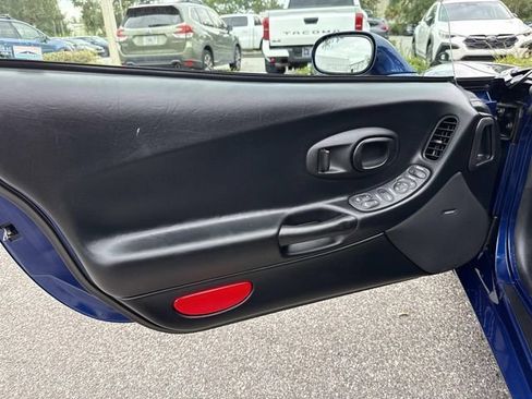 Used 2004 Chevrolet Corvette Z06 w/ Z06 Preferred Equipment Group RWD image 15