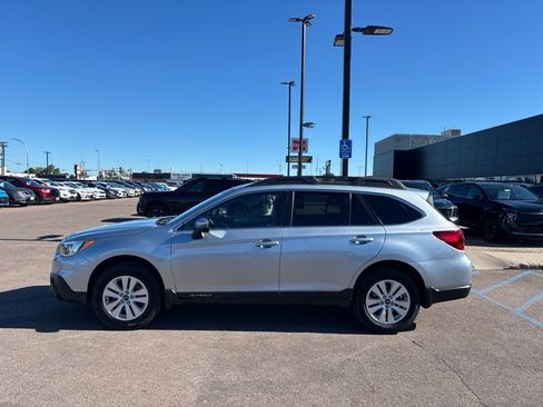 Used 2016 Subaru Outback 2.5i Premium AWD/4WD image 8
