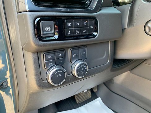 Used 2025 GMC Yukon XL AT4 AWD/4WD image 31