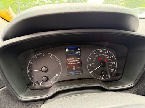 Used 2025 Toyota Corolla Cross LE FWD image 12