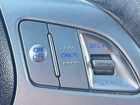 Used 2010 Hyundai Tucson Limited w/ Premium Pkg 4 AWD/4WD image 24