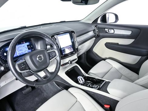 Certified 2026 Volvo XC40 B5 Plus AWD/4WD image 6