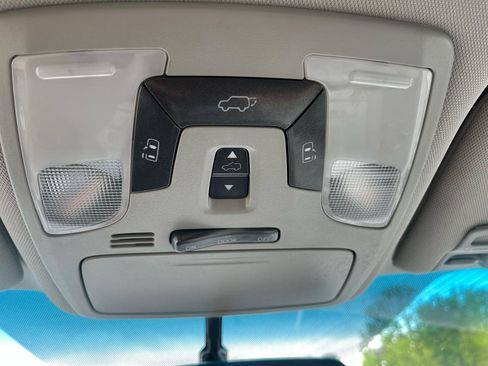 Used 2017 Toyota Sienna XLE w/ XLE Navigation Package FWD image 21