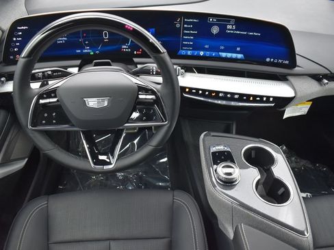 Used 2025 Cadillac Optiq Sport 2 w/ LPO, Floor Liner Package AWD/4WD image 13