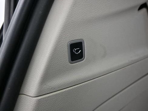 Used 2023 Chrysler Pacifica Touring-L FWD image 41