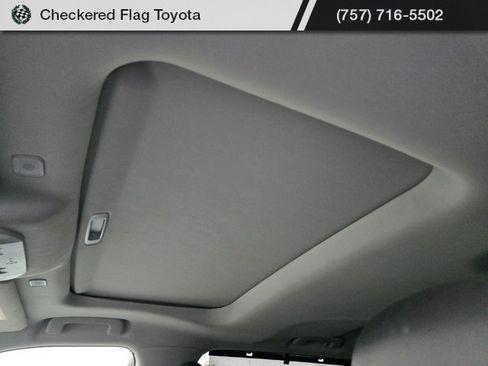 Used 2023 Toyota Highlander XLE image 23