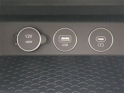 Certified 2025 Genesis G70 2.5T image 19