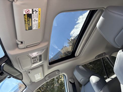 Used 2022 Toyota RAV4 XLE Premium AWD/4WD image 35