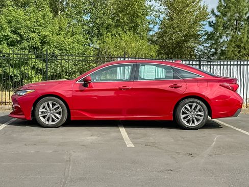 Used 2022 Toyota Avalon XLE FWD image 6