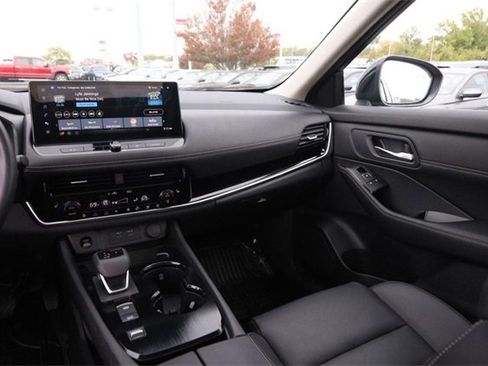 Certified 2024 Nissan Rogue SL w/ SL Premium Package image 26