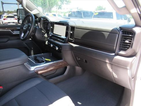 Used 2025 GMC Sierra 2500 SLE AWD/4WD image 11