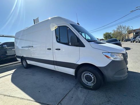 Used 2022 Mercedes-Benz Sprinter 2500 image 11