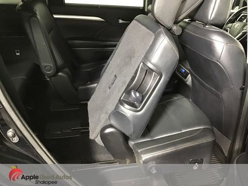 Used 2017 Toyota Highlander XLE image 27