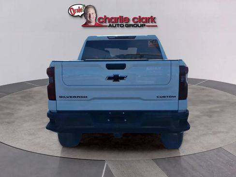 Used 2024 Chevrolet Silverado 1500 Custom Trail Boss w/ Turbomax Blackout Package AWD/4WD image 4