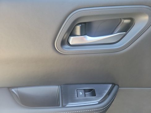 Certified 2025 Nissan Rogue SV FWD image 19