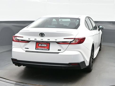 Used 2025 Toyota Camry SE w/ Convenience Package FWD image 5