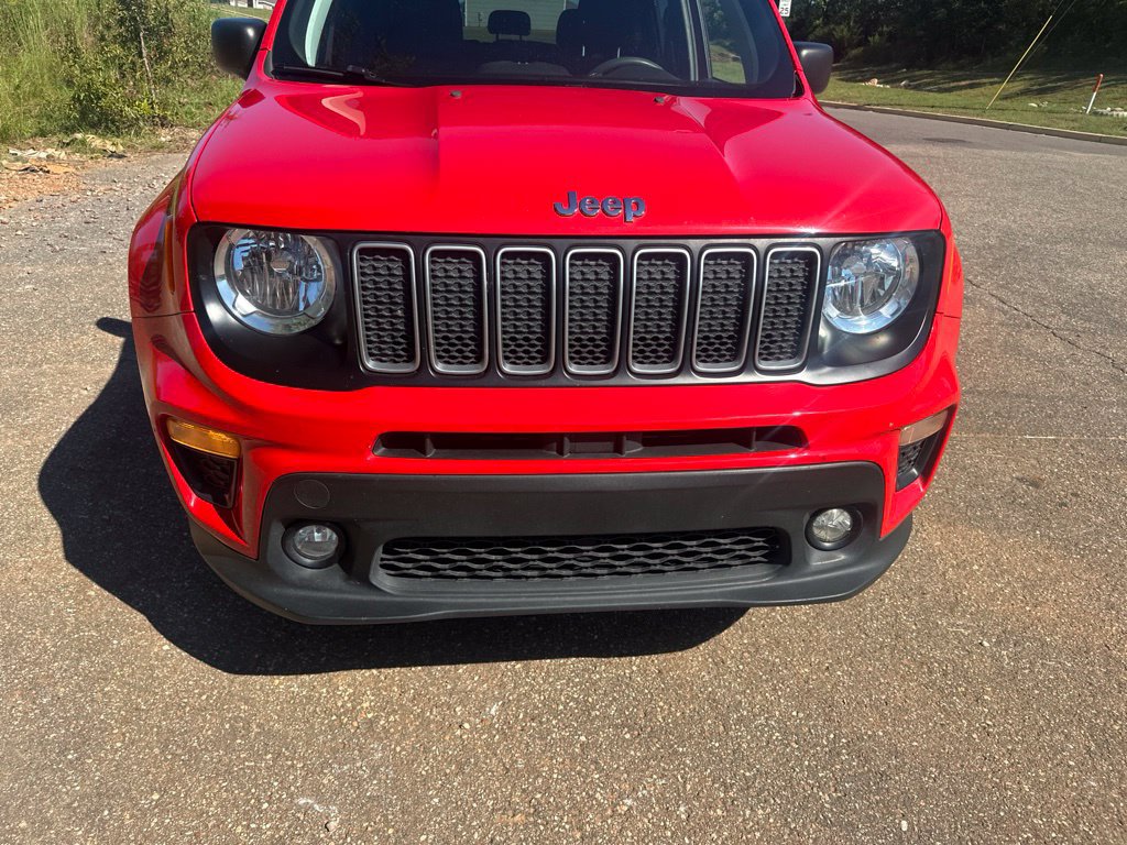 Certified 2022 Jeep Renegade Latitude w/ Sun/Sound Group AWD/4WD image 3