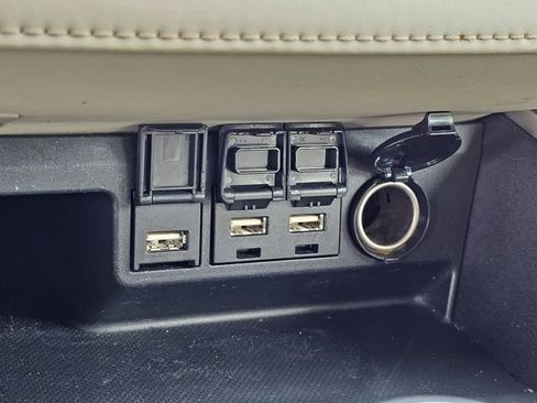 Used 2021 Toyota Highlander XLE image 23