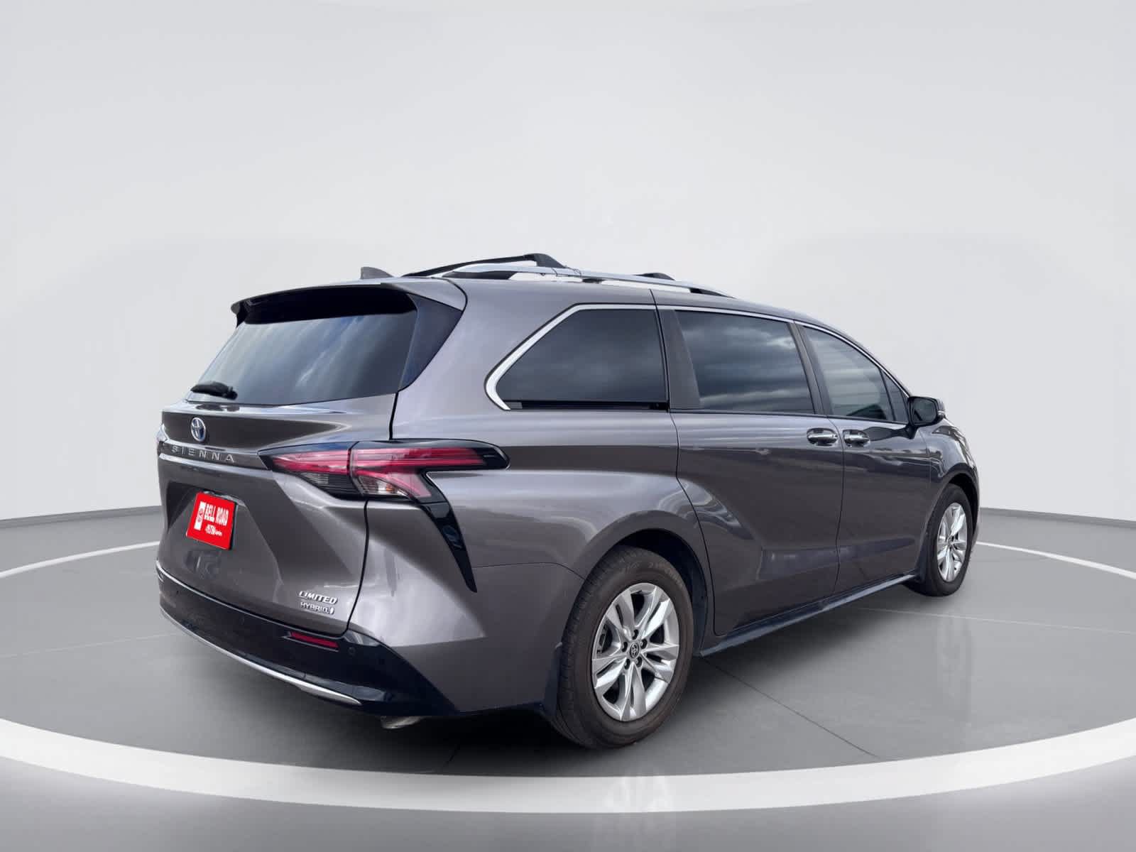 Used 2022 Toyota Sienna Limited FWD image 6
