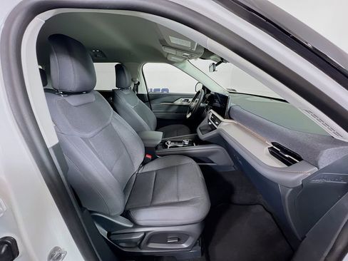 Used 2025 Ford Explorer Active image 33