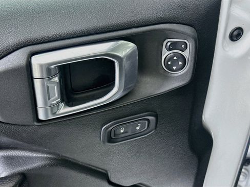 Used 2024 Jeep Wrangler Unlimited AWD/4WD image 15