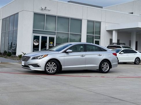 Used 2015 Hyundai Sonata SE w/ Option Group 09 FWD image 1