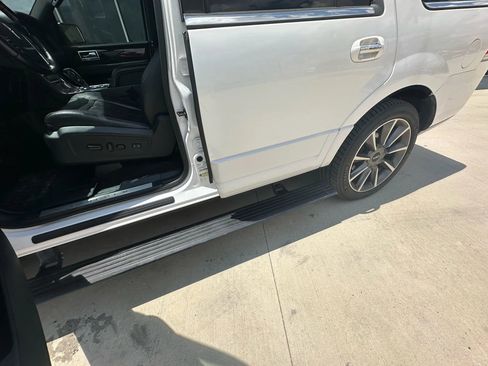 Used 2016 Lincoln Navigator Reserve image 10