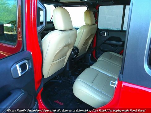 Used 2019 Jeep Wrangler Unlimited Sahara image 21