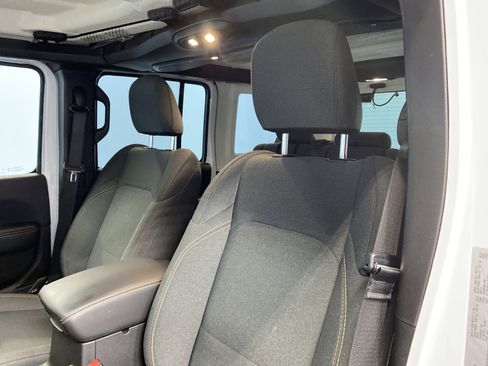 Certified 2025 Jeep Wrangler Unlimited Sahara AWD/4WD image 8