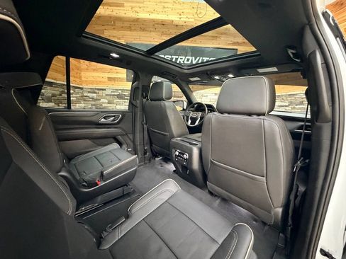 Used 2023 GMC Yukon SLT w/ SLT Premium Package AWD/4WD image 43